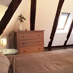 Wunderschoene Dachgeschoss - Maisonette Lägenhet