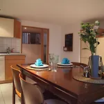 Wunderschoene Dachgeschoss - Maisonette Lägenhet *