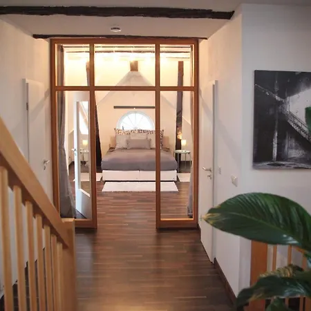 Wunderschoene Dachgeschoss - Maisonette Lägenhet