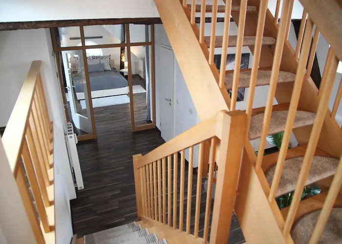 Wunderschoene Dachgeschoss - Maisonette アパート