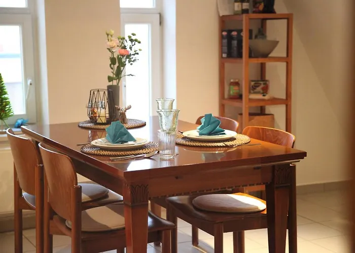 Wunderschoene Dachgeschoss - Maisonette アパート